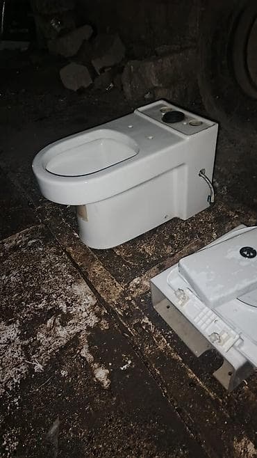 unitaz satilir: TƏCİLİ SATILIR. !Tezə unitaz satılır.İstifadə olunmayıb.Real alıcıya — 1