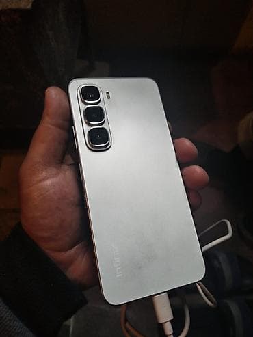 sade telfon: Infinix Hot 60, 128 GB, rəng - Gümüşü, Sensor — 1