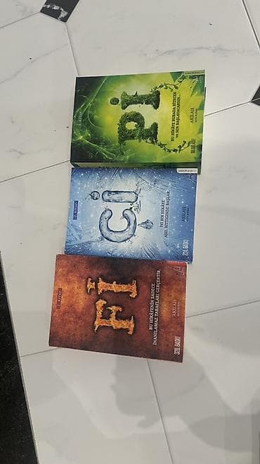 Məhsul: Akilah Azra Kohen – Fi, Çi, Pi trilogiyası (3 kitab seti)