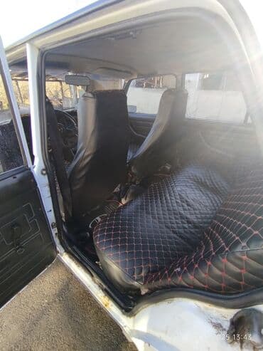 vaz 21 09: VAZ 2107, ağ rəngli sedan Texniki xüsusiyyətlər: - Ban növü: 4 qapılı — 5