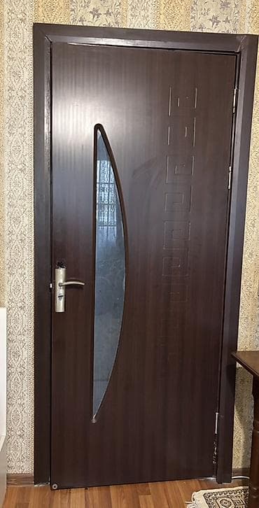 Müasir dizaynlı daxili qapı - Material: qəhvəyi rəngli MDF/laminat
