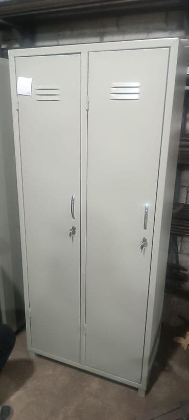 Metall şkaf – 2 qapılı, kilidli, havalandırma dəlikli. Xüsusiyyətlər