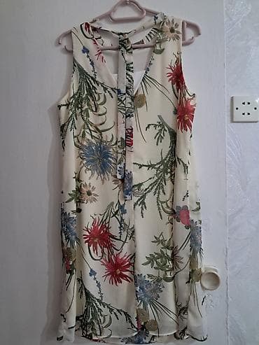 Qadın ayaqqabıları: Qadın paltarı – çiçək naxışlı, əlvan - Model: qolsuz, düz kəsim, dizə — 1