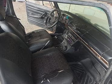 dör göz: VAZ (LADA) 2106: 0.3 l | 1987 il 42424242 km Sedan — 4