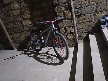 elektro velosipet: Şəhər və park sürüşləri üçün yığılmış tək sürətli velosiped. acilib — 2