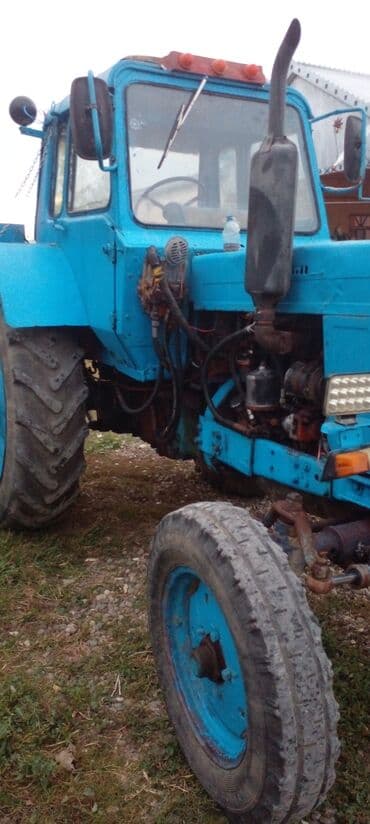 işlənmiş akkumulyator: Mavi rəngli təkərli traktor - Kabinli model, ön egzoz borusu və tavan — 4