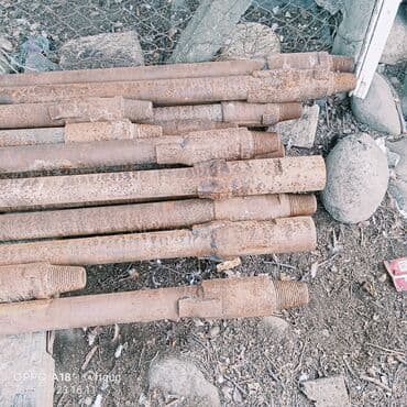 kəndir ip: Paslı metal borular dəsti. Arteziyan quyularının qazılması üçün olan — 1