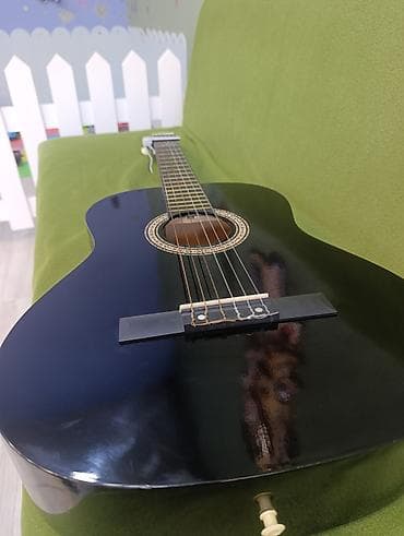 elektro gitarlar: Klassik akustik gitara – qara rəng - Korpus: tam ölçülü klassik — 5
