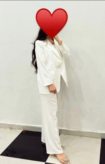 klassik geyim: Kostyum ağ rəng M ölçü 85 azna sifarişlə gətirilib. Heç bir ləkəsi — 2