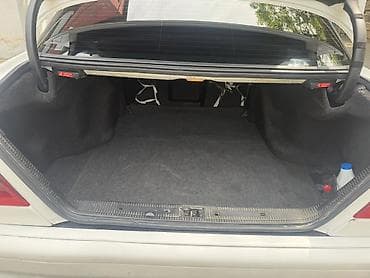 2004 bmw 318: Mercedes-Benz C 200: 2 l | 1998 il Sedan — 3