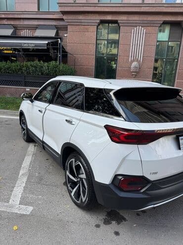 şlanqların satışı: FAW T77 – ağ rəngli, şəhər və uzun yola uyğun müasir krossover — 2