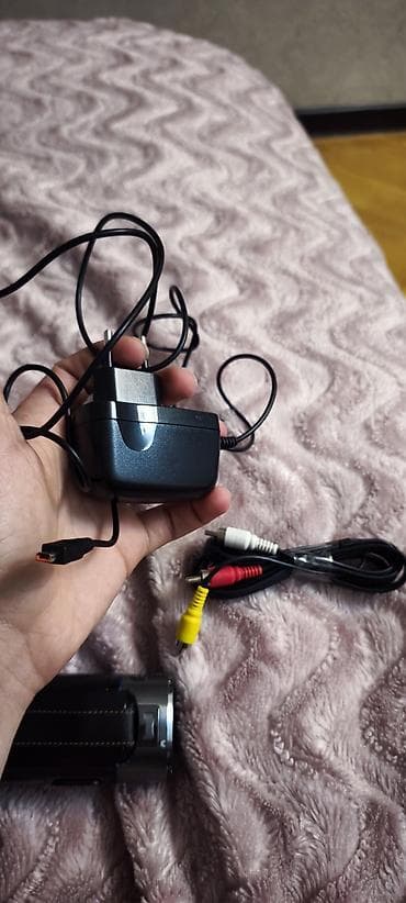 adapt: Rəqəmsal videokamera dəsti ideal vəziyyətdədir Komplekt: - Kompakt əl — 2