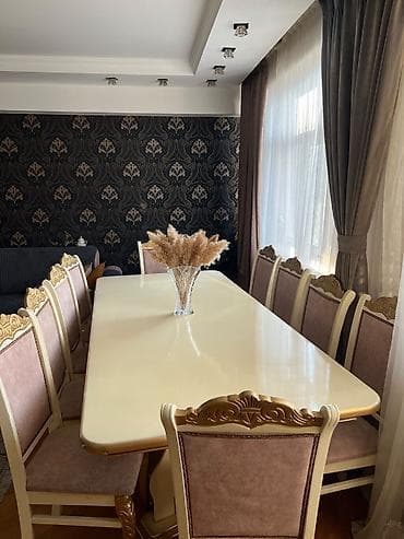 Qonaq otağı üçün, İşlənmiş, Dördbucaq masa, 8 stul lalafo.az -da Qonaq otağı üçün, İşlənmiş, Dördbucaq masa, 8 stul