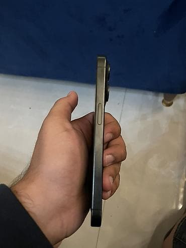Elektronika: IPhone 15 Pro, Qara, Face ID — 5