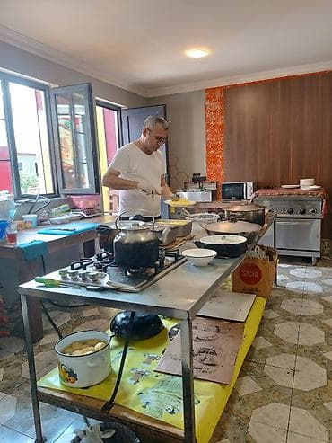 Salam, 46 yaşım var, 22 ildir aşpaz sənətindəyəm.Qazan