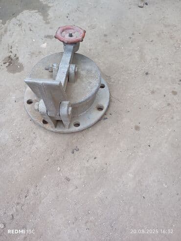 r 15 4 bolt: 2 dənədir Dairəvi forma və metal konstruksiyaya malik sənaye lyuk — 2