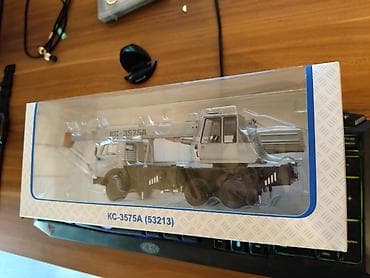 Kolleksiya üçün KS-3575A (53213) avtokran modeli. Model qutuda təqdim — 2