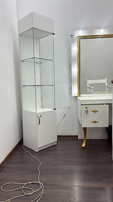 Оборудование для мойки: Стеклянная витрина-шкаф, Б/у, Самовывоз — 2