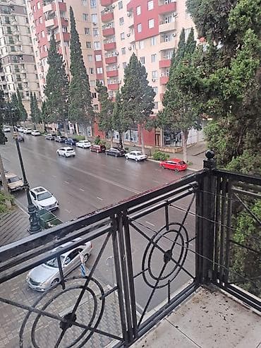 Mənzillər: İcarəyə verilən mənzil – şəhər küçəsinə baxan balkonlu - Plan: 2 otaq — 3