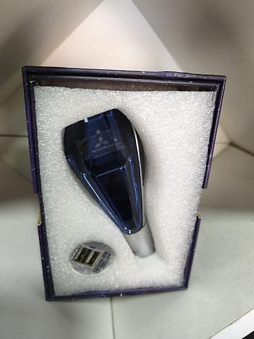 Mitsubishi avtomobilləri üçün mavi kristal dizaynlı sürət qolu başlığı