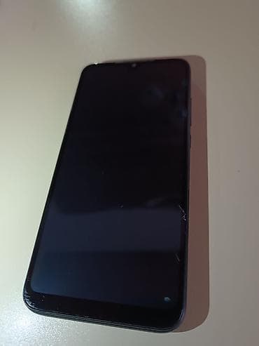 sensor: Redmi 7 Yaxşı vəziyyətdədir 64/3 ram telfonun ekraninda cüzi bir çat — 3