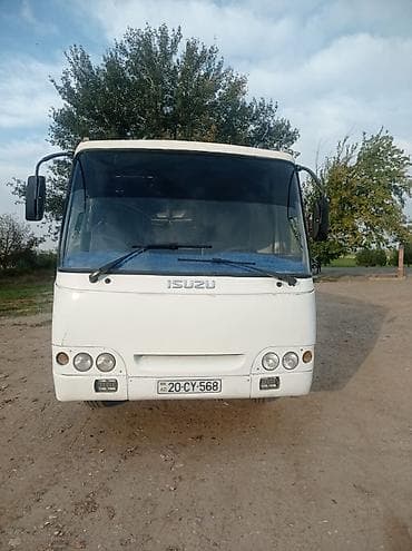 Продажа авто: Isuzu : 4.2 л | 2008 г. 150000 км Бус — 3