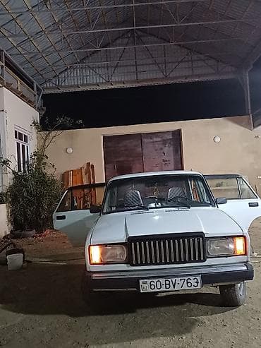 lider disklər: LADA 2107, ağ rəng, sedan kuzov. Xüsusiyyətlər: - Ön və arxa — 5