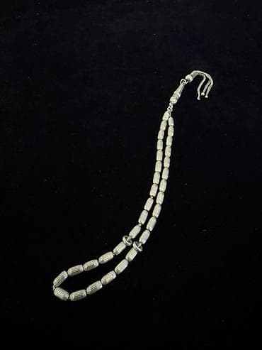 Aksesuarlar: Gümüş təsbeh - Material: gümüş rəngli metal ərinti - Forma — 2