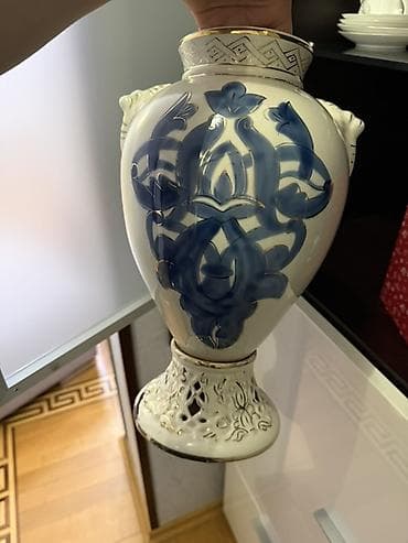 Şəkillər, tablolar: Bir vaza, Keramika — 1