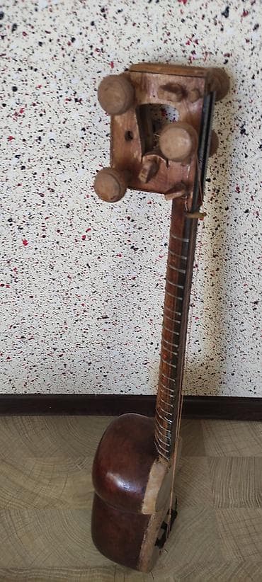 gitara klasik: Məhsul: Tar (xalq simli musiqi aləti).Evde usaqindir illərin — 4