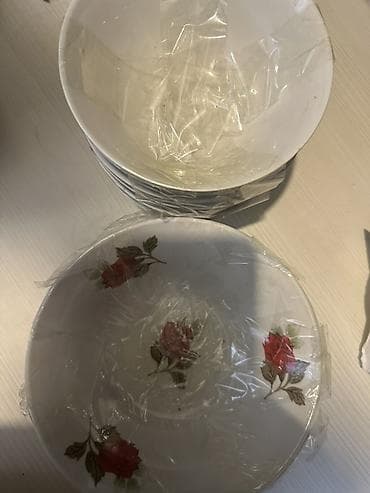 Столовые приборы: Qablar hamsi tezedi hec biri istifade olunmayib. Qrafin dest -12 azn — 2