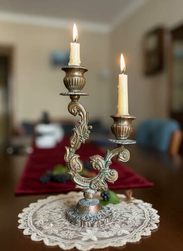 zərlər: İki şamlı klassik kandelyabr - Material: tökmə metal (bürünc effekti — 1