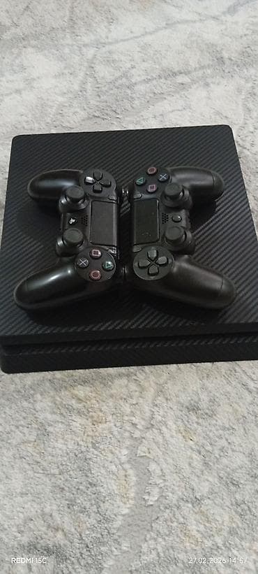plesteysin: PS4 slim 1 TB versiya 12.50 içində 14 oyun var 2 jostik orginaldi — 3