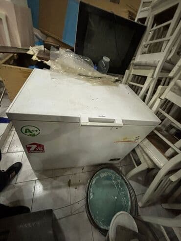 Plitələr və bişirmə panelləri: Şaquli qapaqlı dondurucu sandıq - Brend: Simfer (üst qapaqda loqo — 1