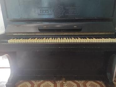 instrumenti: Pianino – klassik dizayn, qara rəngli korpus və dekorativ oyma ön — 2