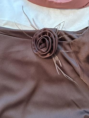 kişi ucun əl cantaları: Zərif qadın bluzu – şokolad-qəhvəyi rəngdə, atlas/parlaq teksturalı — 2
