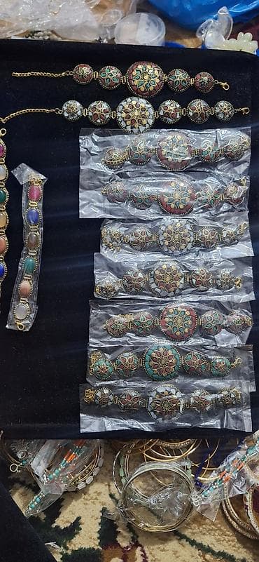 Наручные часы: Bəzək dəsti – müxtəlif üslubda əl işləri Tərkib: - Dəniz — 4