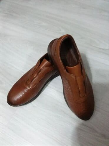 rezin ayaqqabilar: Məhsul: Kişi ayaqqabıları – 2 cüt, qəhvəyi rəng 1) Klassik slip-on — 6