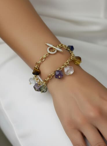 ağ qızıl dəstləri: Qadın bijuteriyası – təbii daşlı qolbaqlar və boyunbağılar seti - — 1