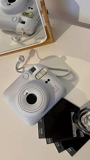 Fujifilm Instax Mini 12 instant kamera – ağ rəng. Xüsusiyyətlər: - — 1