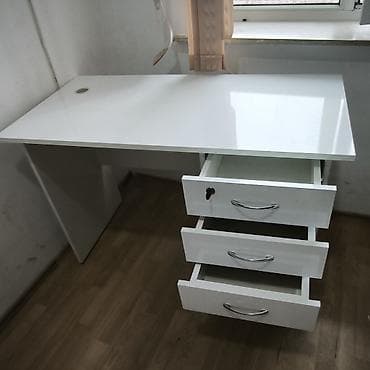 nejavika masa: Düz masa, Stulsuz, Polkasız, Siyirməli, Parlaq laminat — 2