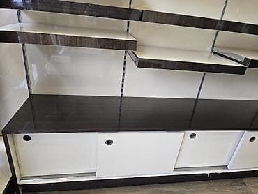 Полочные витрины: Butik üçün tam vitrin və mebel sistemi Tərkib: - Qızılı metal — 6