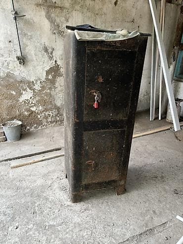 Metall seyf/dolab 40 -50 yedi hundurluy 1.30 - Material: qalın divarlı