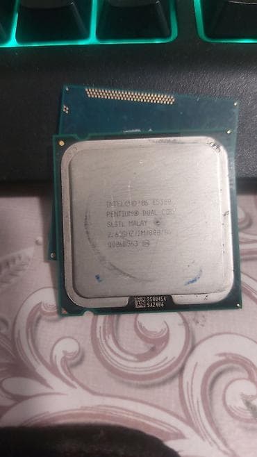 Intel Pentium Dual-Core E5300 prosessor Xüsusiyyətlər: - Model