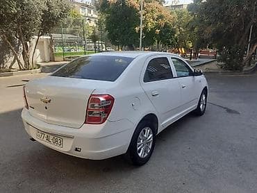 Avtomobil satışı: Chevrolet Cobalt sedan – ağ rəng, 4 qapı, şəhər və ailə istifadə üçün — 4