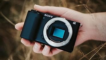 it mikro: Sony Alpha seriyalı güzgüsüz fotoaparat gövdəsi - Kompakt və yüngül — 1
