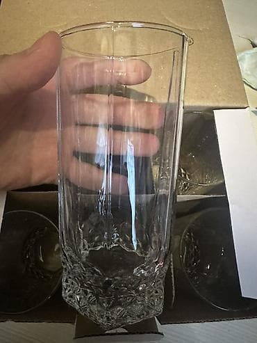 Столовые приборы: Qablar hamsi tezedi hec biri istifade olunmayib. Qrafin dest -12 azn — 5