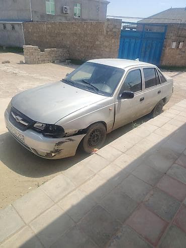 daewoo nexia 2008: Daewoo Nexia sedan, gümüşü rəng. - Kuzov: 4 qapı, arxa spoyler — 2