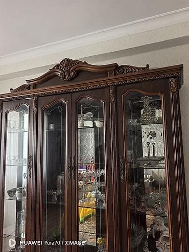 Klassik üslublu vitrin-büfe - Material: Təbii ağac karkas, şüşə — 1