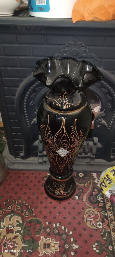 Güzgülər: Bir vaza — 2